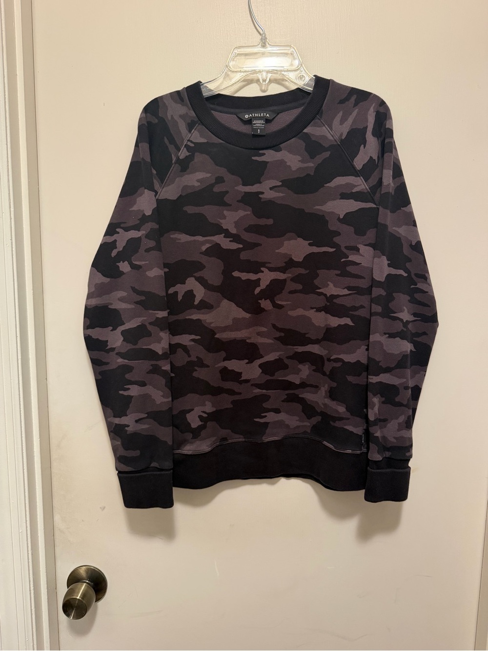 Athleta Women’s Black & Charcoal Camo Crewneck Sweatshirt Size Small Petite